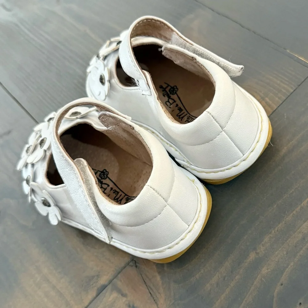 Little Mae’s Boutique Crystal Flowers Mary Jane Squeaky Shoes Size 4